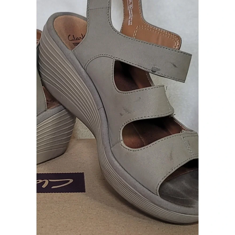 Clarks Bohemian Y2K Wedge Sandals Gray Comfy Leather Vacation Size 7 Resortwear‎